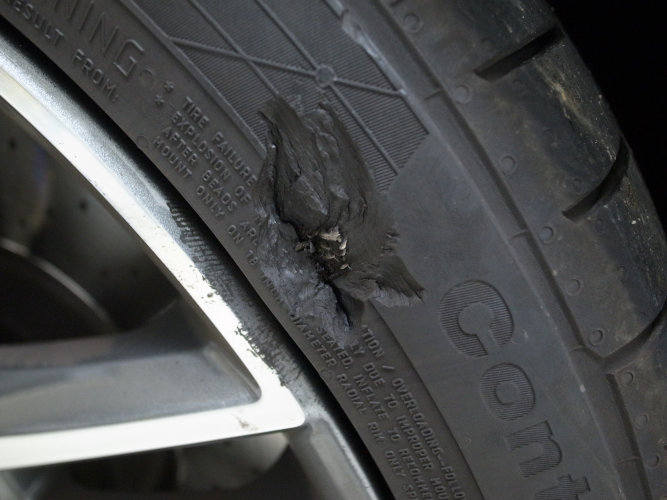 サイド部分の傷に要注意 タイヤ交換専門ショップ タイヤフィッター